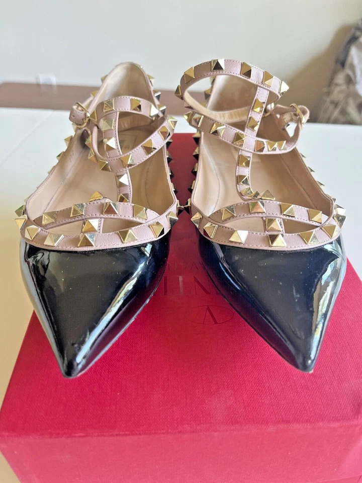 Zapato plano bailarina Valentino Rockstud charol enjaulado para mujer (talla 39) negro Foto 1 de 4