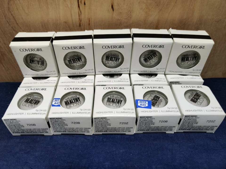 Lot of 15 CoverGirl Vitalist Healthy Glow Highlighter Illuminator 1 Moonbeam  - Image 1 of 2