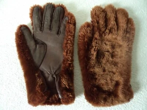 Vintage Retro 1940s Beaver Lamb Fur Backed Leather Palm Gauntlet Gloves Medium - Picture 1 of 3