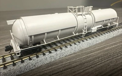 Broadway Limited N Scale 3735 Cryogenic Tank Unlettered Type B Sgl Car NIB CC - Image 1 of 4