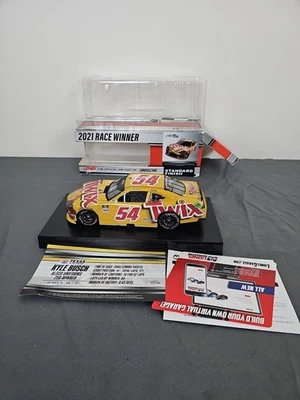 KYLE BUSCH 2021 ACCIÓN #54 TEXAS RACE WIN TWIX TOYOTA / Foto 1 de 4