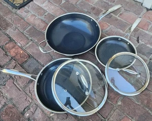 5 Pezzi Padella Ibrida HexClad 12" Wok, 10" e 8" con Coperchi in Vetro Temperato, OTTIMA!! - Foto 1 di 11