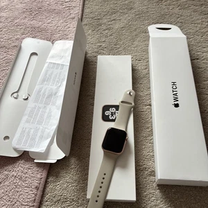 Apple SE Watch - Photo 1 sur 7