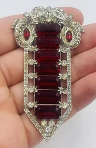 Clip de vestido decorativo de vidrio rojo rubí vintage MB Boucher - Imagen 1 de 6