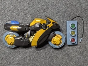 Transformers ANIMATED 2008 TV Deluxe Class AUTOBOT PROWL Complete w/ Stoplight - Picture 1 of 4