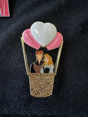Prendedor DSSH Love Is In The Air Sleeping Beauty Aurora globo aerostático Disney LE 400 Foto 1 de 2