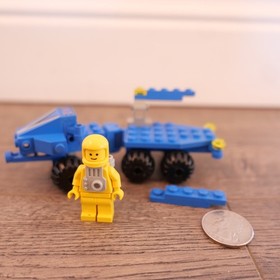 Lego Vintage 1558 Mobile Command Trailer Space Figure & Parts Lot