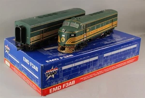 Trenes EE. UU. Maine Central Escala F-3 G Locomotora Tren Motor y Coche de Pasajeros + Caja - Imagen 1 de 10
