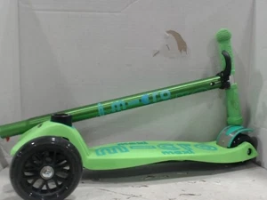 UsedVeryGood - Micro Kickboard Maxi Micro Deluxe Scooter, Green - Picture 1 of 8
