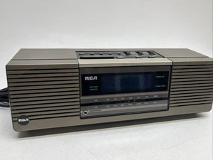 RCA AM/FM Stereo Clock Radio RP-3822 Dual Alarm Digital Display#128 - Picture 1 of 11