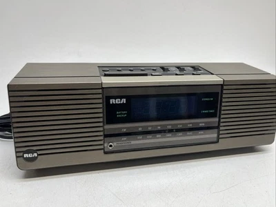 RCA  AM/FM Stereo Clock Radio RP-3822 Dual Alarm Digital Display#128 - Image 1 of 4