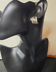 Women's 925 textured silver crescent post earrings (U14N) - Picture 1 of 9