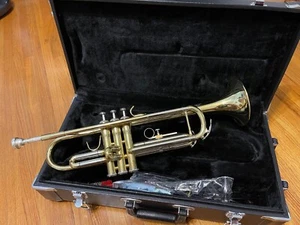 Jupiter JTR-600L Lacquered Brass Bb Trumpet + Mouthpiece + Case - Picture 1 of 4