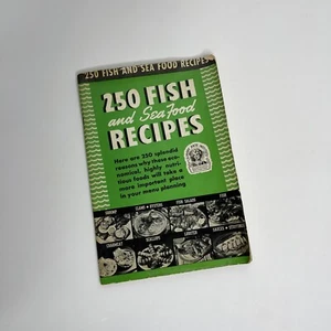 Vintage 1940 Booklet 250 Fish and Seafood Recipes Culinary Arts Institute - Picture 1 of 8