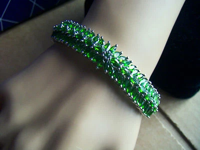 Brazalete ruso de diopsido Foto 1 de 4