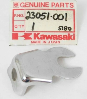 1 Nuevo de Lote Antiguo Original Kawasaki 125 B8 B8S B8T Soporte de Señal de Giro Delantero OEM 23051-001 Foto 1 de 3