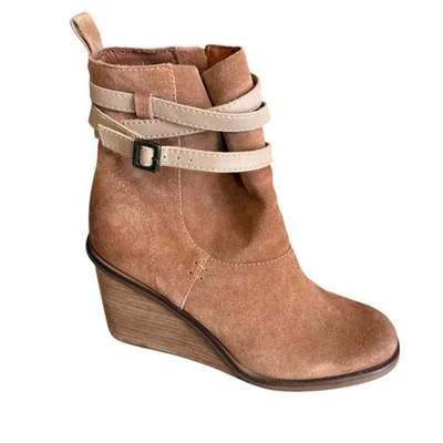 Botines de cuña de gamuza camel Kelsi Dagger Brooklyn detalle de correa 10 Foto 1 de 4