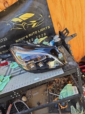 Faro LED Perfeto Pasajero Derecho Mercedes Benz W218 CLS400 CLS500 CLS550 Foto 1 de 4