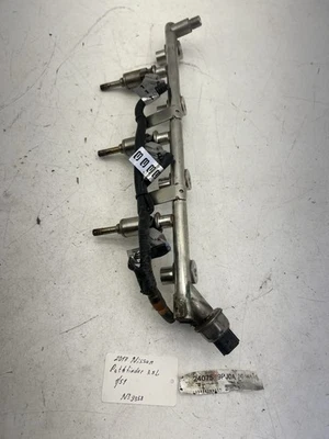 2017 年日产 Pathfinder 3.5 升 4x4 燃油喷射器轨道原始设备制造商。 — 第 1/4 张图片