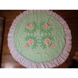 Vintage Round Tablecloth Green Gingham Pattern Lace Trim Patchwork Flowers - Picture 1 of 7