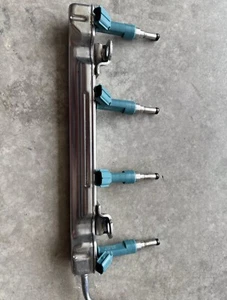 2010 2011 2012 2013 2014 2015 Prius Fuel Rail With Injectors OEM - Picture 1 of 6