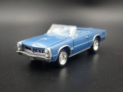 1965 65 PONTIAC GTO CONVERTIBILE BLU MODELLO AUTO DIECAST DIORAMA IN SCALA 1:64 - Immagine 1 di 4