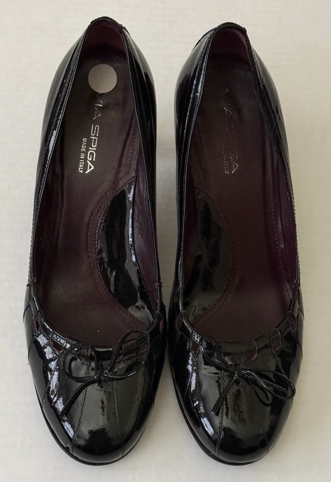 Zapatos de salón Via Spiga de charol negro o tacones altos con lazo para mujer talla 10 M Foto 1 de 4