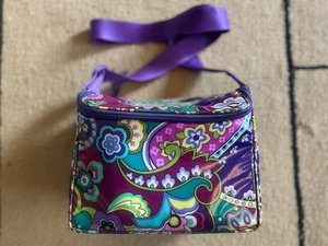 Bolsa de almuerzo aislada Vera Bradley Stay Cooler púrpura con correa ligera - Imagen 1 de 4