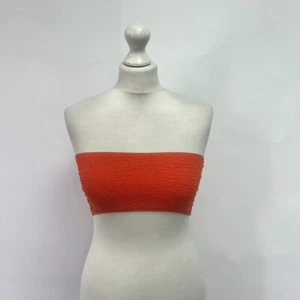 Top de bikini bandeau sin costuras Urban Out From Under Crinkle. Naranja. XS - Imagen 1 de 5