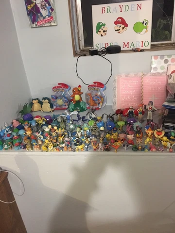 Pokémon Vintage Toys Lot Cover