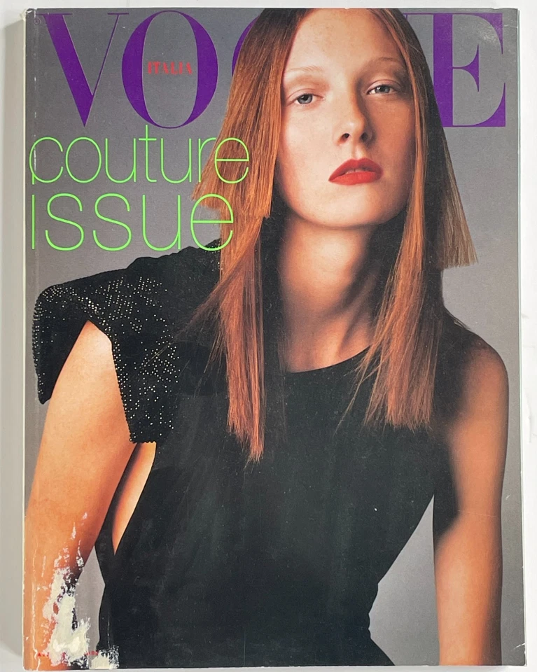 VOGUE Italia 1997 small water damage on bottom left Foto 1 de 3