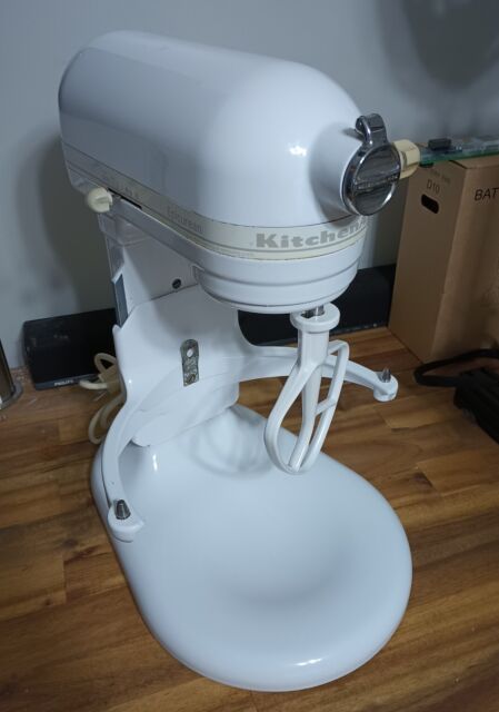 Kitchenaid stand mixer K5SSWW Heavy Duty White 5 Qts ORIGINAL ATTACHMENTS  TESTED