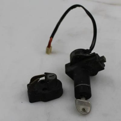 80-84 SUZUKI GS850GL OEM CERRADURA DE ENCENDIDO CON LLAVE Foto 1 de 4