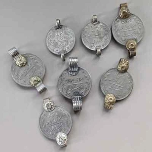 Monedas tribales Kuchi de colección con 2 bucles doble fianza monedas grandes 7 piezas (17038) - Imagen 1 de 7