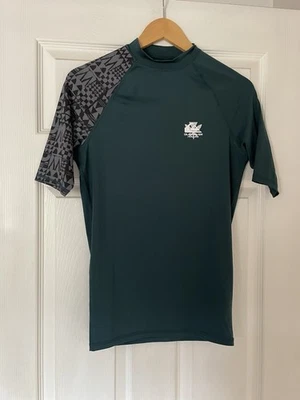 Camisa Quiksilver Para Hombre Talla S Verde Manga Corta Protección contra Erupciones Hawaii Tribal Foto 1 de 4