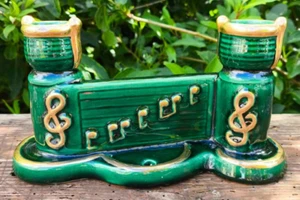 Kerzenständer 2-flammig Steingut lackiert Art Deco Musiknoten grün gold - Bild 1 von 14