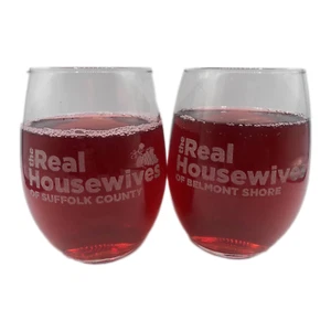 Copa de vino personalizada REAL AMAS DE CASA de su ciudad grabada 21 oz regalo personalizado - Imagen 1 de 6