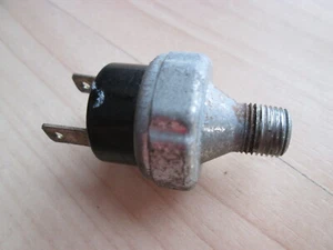 Interruptor de presión de aire Freightliner 8 psi 1/8" NPT N.C. (normalmente cerrado) #M261ZQ - Imagen 1 de 5