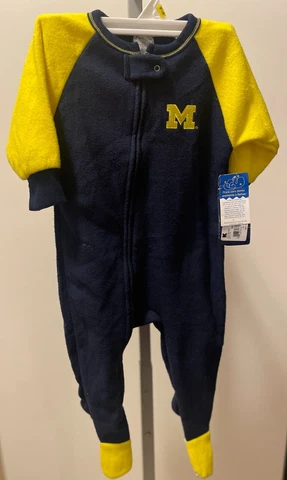 MICHIGAN WOLVERINES NCAA ONE PIECE PAJAMAS BABY 18 MONTHS BRAND NEW WITH TAGS Cover