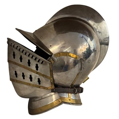 中世纪风格钢和黄铜头盔全遮阳板用于展示或服装复制品 — 第 1/4 张图片
