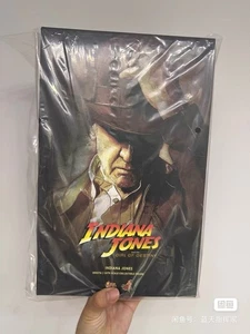 Nueva figura Hot Toys MMS716 Indiana Jones y el dial del destino 1/6 en stock - Imagen 1 de 3