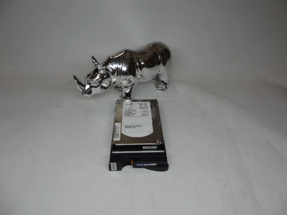 Dell CM588 146GB 15K RPM SAS 3.5in Drive - Image 1 of 1