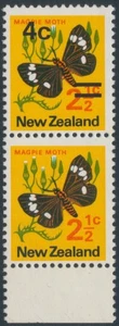 NEW ZEALAND - 1971 4c on 2½c Butterfly, pair with & without o/p, MNH – SG # 957b - Picture 1 of 2