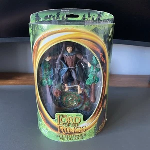 Lord Of The Rings - LOTR The Fellowship Of The Ring- Frodo collectors figure - Picture 1 of 8