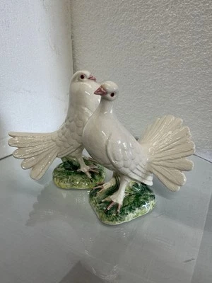 Pair of Vintage White Ceramic Doves - Image 1 of 4