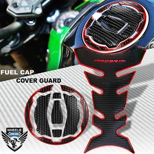 ALMOHADILLA DE TANQUE DE COMBUSTIBLE DE AGARRE PROFESIONAL CROMADA ROJA Y NEGRA + CUBIERTA TAPA DE GASOLINA NINJA 650/400/Z650/Z900 - Imagen 1 de 9