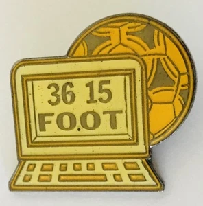 36 15 Foot Soccer Football Retro Computer Advertising Pin Badge Vintage (C19) - Picture 1 of 2