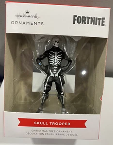 Decorazione natalizia 2022 Hallmark Fortnite SKULL TROOPER NUOVO IN SCATOLA - Foto 1 di 3