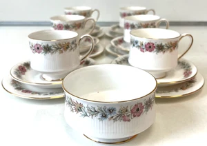 Paragon, Belinda Collection, Tea Cups, Saucers, Side Plates X 6, Sugar Bowl - Picture 1 of 14