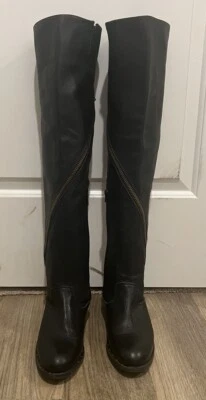 FREE PEOPLE Botas Negras Cuero Envejecido Sobre la Rodilla Cremallera Motociclista 38/7.5 NUEVAS Foto 1 de 4